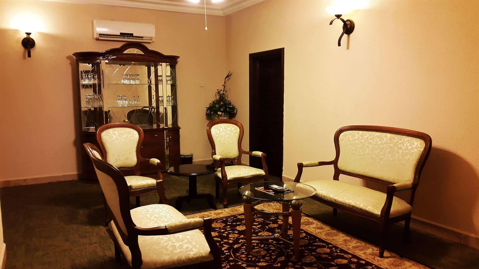 M Plaza Hotel Аккра Экстерьер фото